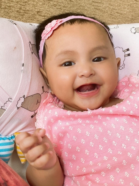 Potret Baby RM Anak Ketiga Aisyahrani Kini Menginjak 5 Bulan, Syahrini Sampai Gemas