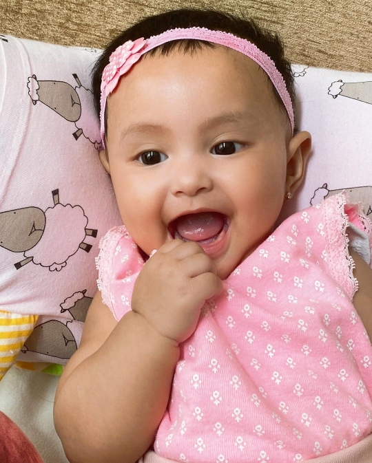 Potret Baby RM Anak Ketiga Aisyahrani Kini Menginjak 5 Bulan, Syahrini Sampai Gemas