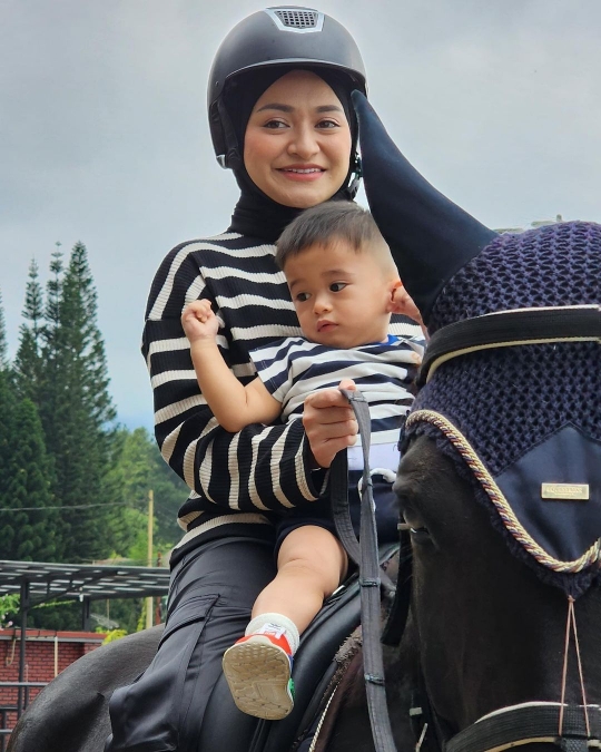 Lucu dan Ganteng, Ini 5 Potret Terbaru Baby Adzam Anak Nathalie Holscher