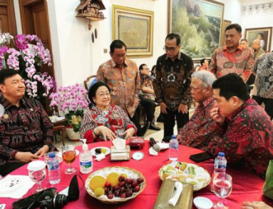 Momen Istimewa Perayaan Ultah Megawati, saat Nyanyi & Duduk Ada Jenderal Intelijen