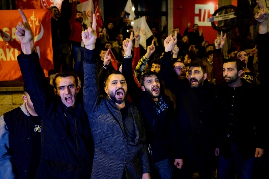 Geram, Ribuan Muslim Sejumlah Negara Protes Pembakaran Alquran di Swedia