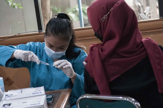 Vaksinasi Booster Kedua di Kantor Wali Kota Jakarta Timur