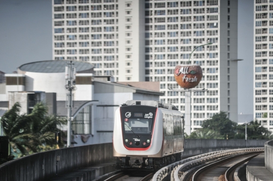 Layanan Ramah Disabilitas dan Anak di LRT Jakarta