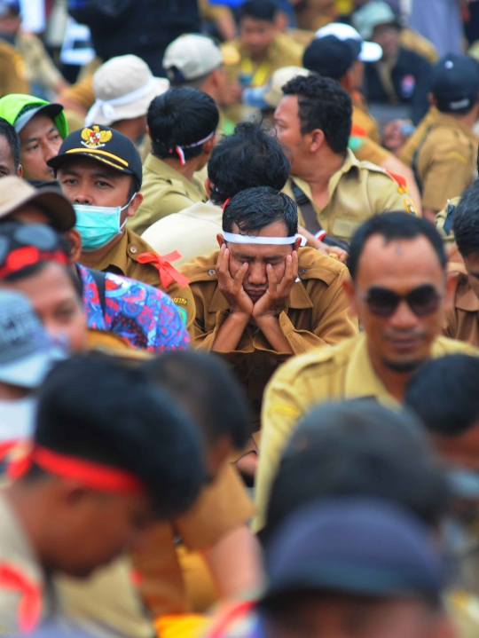 Minta Kejelasan, Massa Perangkat Desa Indonesia Geruduk Gedung DPR RI