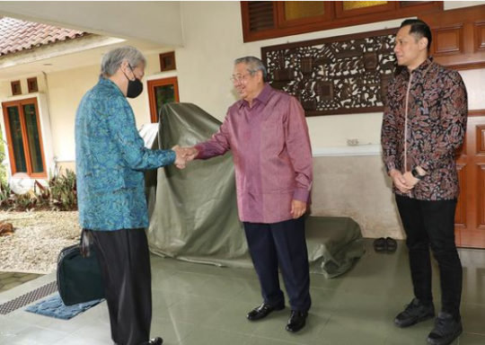 Momen AHY-SBY Bertemu Profesor dari Jepang, Lukisan SBY Bikin Salfok