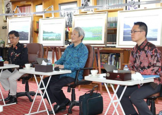 Momen AHY-SBY Bertemu Profesor dari Jepang, Lukisan SBY Bikin Salfok