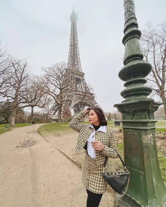 5 Potret Prilly Latuconsina Liburan di Paris, Harga Outfit Curi Perhatian