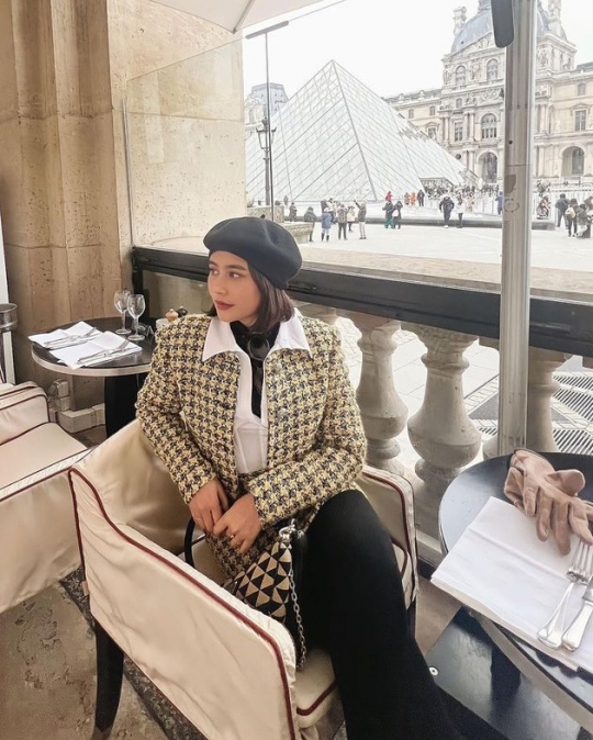 5 Potret Prilly Latuconsina Liburan di Paris, Harga Outfit Curi Perhatian