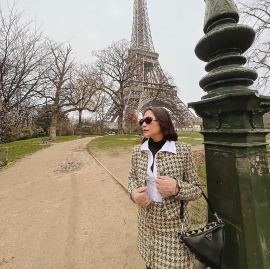 Prilly Latuconsina Tampil Super Kece di Paris, Netizen 'Gak Bisa Ini Cantik Banget'