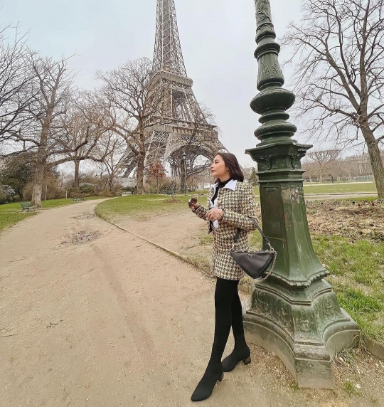 Prilly Latuconsina Tampil Super Kece di Paris, Netizen 'Gak Bisa Ini Cantik Banget'