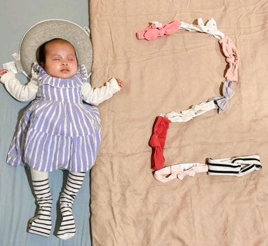 Cute! Deretan Foto Baby Sumehra Keponakan Ayu Ting Ting yang Menginjak Usia 2 Bulan