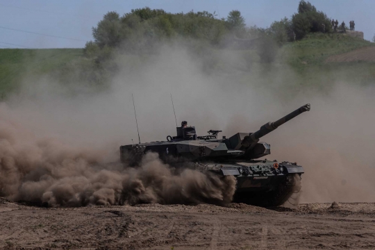 Sangarnya Tank Leopard 2 yang Akan Dikirim Jerman ke Ukraina