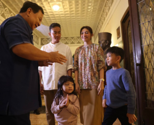 Jan Ethes dan La Lembah Cucu Jokowi Kompak Sambut Prabowo, Gibran Tersenyum