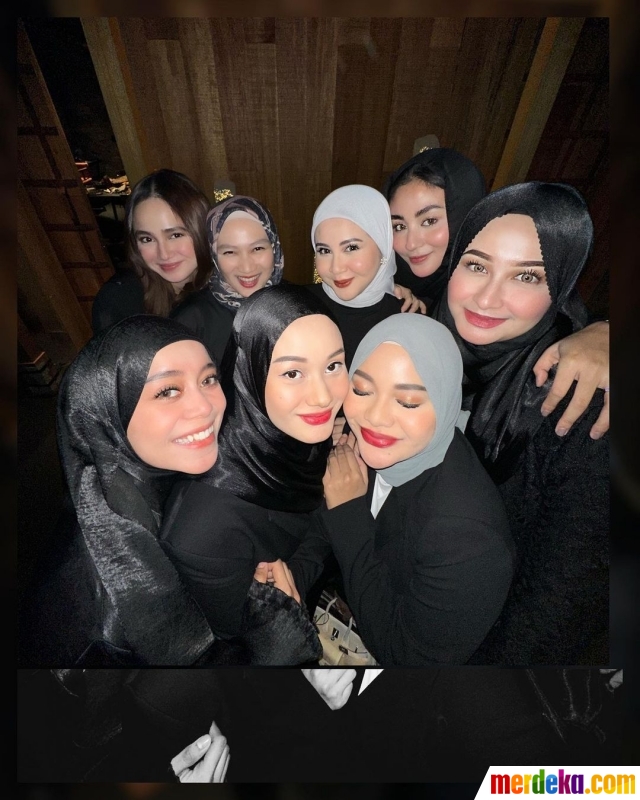 Potret Lesti Kejora dan Aurel ngumpul bareng sahabat. Tampak sejumlah sahabat seperti Margin Wieheerm, Aurel Hermansyah, Syifa Hadju, Melody Laksani, Kesha Ratuliu, Shania, Dinda Hauw.