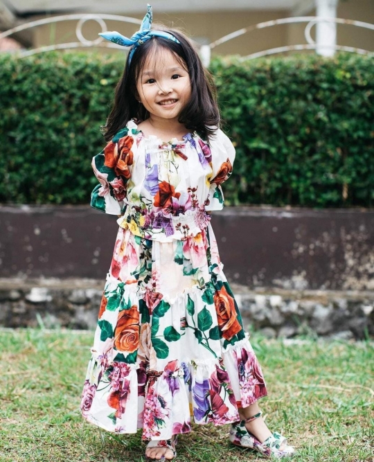 Thalia Anak Ruben Onsu Tampil Bak Model Cilik, Pakai Dress Motif Bunga Cantik Abis