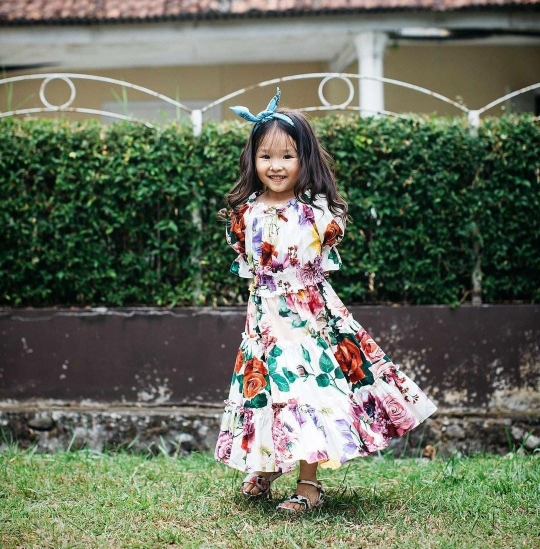 Thalia Anak Ruben Onsu Tampil Bak Model Cilik, Pakai Dress Motif Bunga Cantik Abis