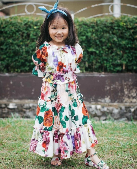 Thalia Anak Ruben Onsu Tampil Bak Model Cilik, Pakai Dress Motif Bunga Cantik Abis