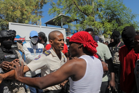 Teror Geng Bersenjata Tewaskan 78 Petugas Polisi Haiti