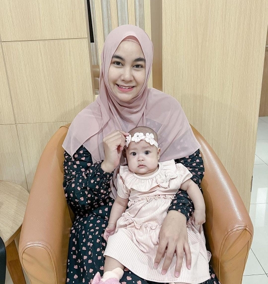 Cantik dan Menggemaskan, Ini Potret Bayi Kembar Anisa Rahma yang Pipinya Gembul