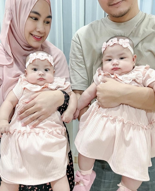 Cantik dan Menggemaskan, Ini Potret Bayi Kembar Anisa Rahma yang Pipinya Gembul