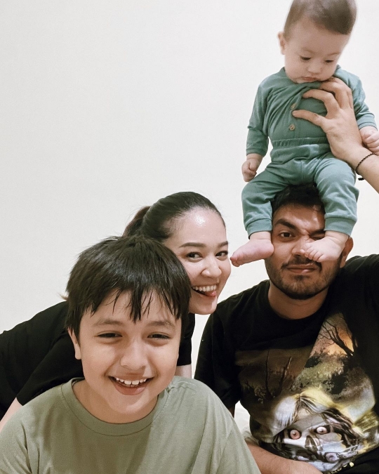 5 Potret Faradilla Yoshi Bersama Baby Arash, Dipuji Makin Cantik Setelah Punya Anak