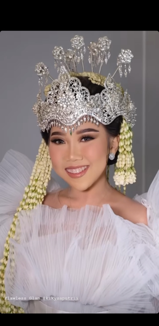Cantiknya Kiki Saputri di Hari Pernikahannya, Pakai Adat Sunda & Padang