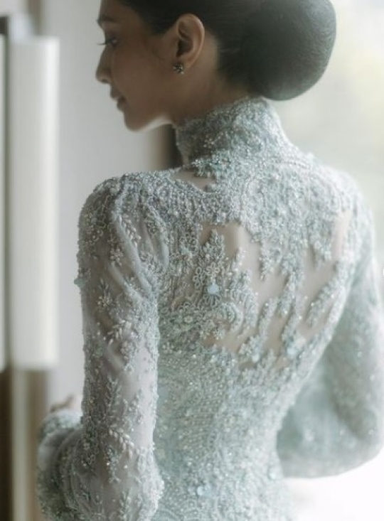 Cantik dengan Warna Mint, Intip Detail Kebaya Pernikahan Mikha Tambayong