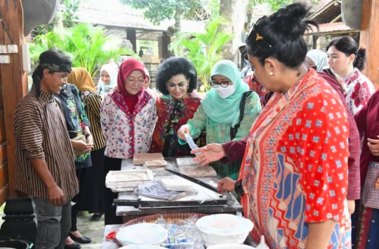 Potret Kompak Istri Laksamana Yudo dengan Istri Eks Panglima TNI, Ada Pose 'Saranghe'