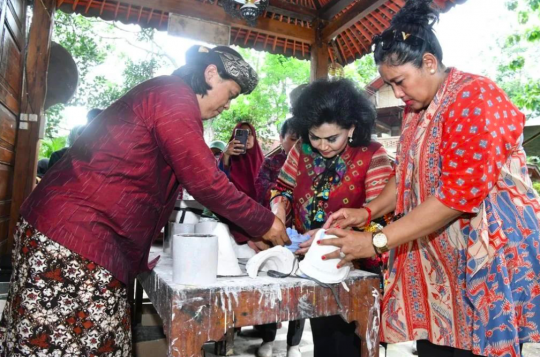 Potret Kompak Istri Laksamana Yudo dengan Istri Eks Panglima TNI, Ada Pose 'Saranghe'