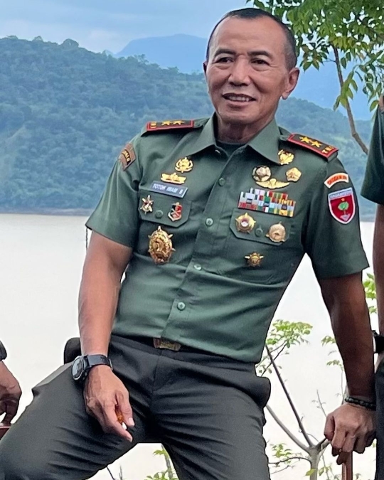 Potret Jenderal TNI Dikelilingi para Kolonel, Ada Momen Seru Main Ayunan