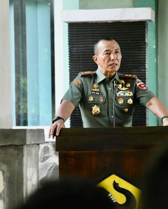 Potret Jenderal TNI Dikelilingi para Kolonel, Ada Momen Seru Main Ayunan