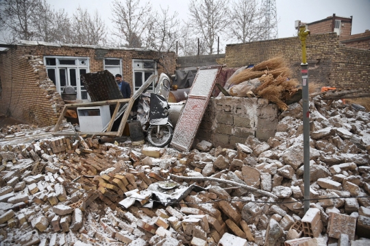 Kondisi Iran Usai Guncangan Gempa Besar, Tiga Tewas dan Korban Terluka Nyaris 1.000