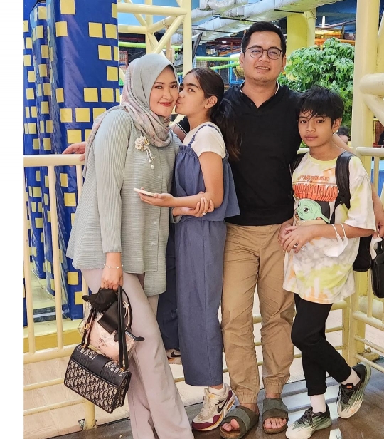 Potret Zio & Aira Anak Tommy Kurniawan Kini Beranjak Remaja, Ganteng dan Cantik
