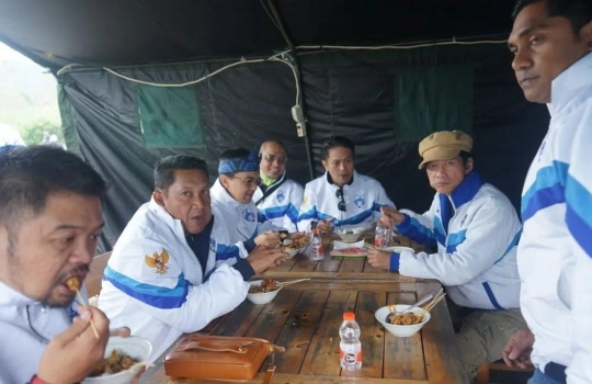 Potret Ganteng Sahrul Gunawan Pakai Jaket XTC, Dikomentari Pedas Oleh Netizen