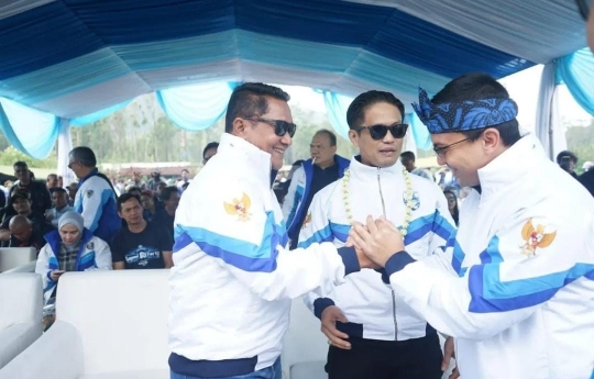 Potret Ganteng Sahrul Gunawan Pakai Jaket XTC, Dikomentari Pedas Oleh Netizen