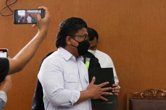 Tatapan Mata Ferdy Sambo Saat Penasehat Hukum Bacakan Duplik atas Replik JPU