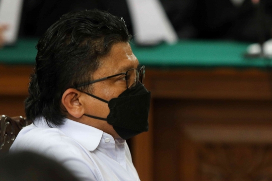 Tatapan Mata Ferdy Sambo Saat Penasehat Hukum Bacakan Duplik atas Replik JPU