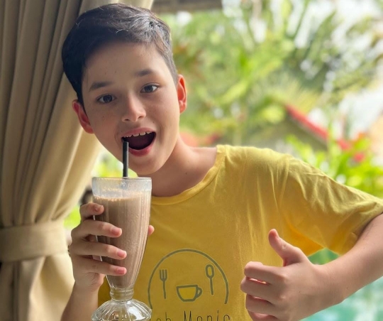 10 Potret Kenzou Anak Bungsu Tamara Bleszynski, Kini Sudah ABG dan Ganteng Banget