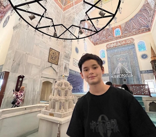 10 Potret Kenzou Anak Bungsu Tamara Bleszynski, Kini Sudah ABG dan Ganteng Banget