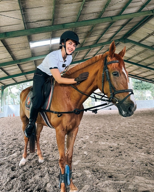 Deretan Foto Paula Verhoeven saat Olahraga Berkuda, Awalnya Ngaku Takut