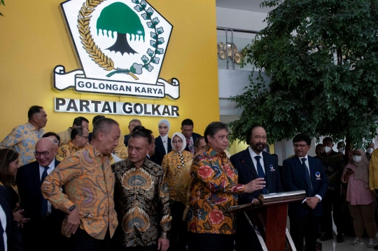 Kode-Kode Surya Paloh Ingin Bertemu Megawati Usai Sambangi Airlangga di Markas Golkar