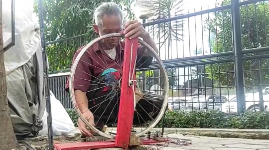 Potret Bayu Aji Manusia Generator Listrik Asal Bandung