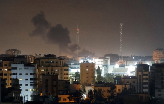 Israel Kembali Gempur Jalur Gaza Balas Serangan Roket Hamas