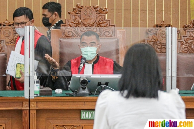 Terdakwa kasus pembunuhan berencana Brigadir Yosua Hutabarat, Putri Candrawathi kembali menjalani sidang lanjutan di Pengadilan Negeri Jakarta Selatan, Jakarta, Kamis (2/2/2023). Sidang tersebut beragendakan pembacaan duplik oleh penasihat hukum terdakwa.