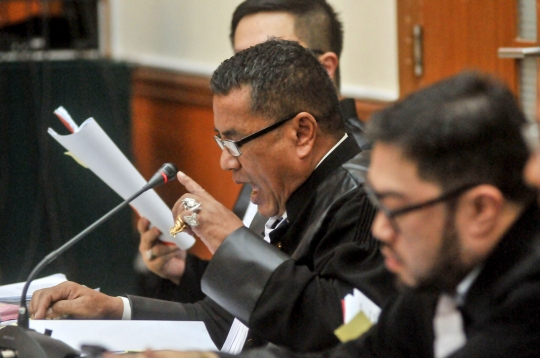 Ekspresi Teddy Minahasa Didakwa Jual Sabu Sitaan yang Ditukar dengan Tawas