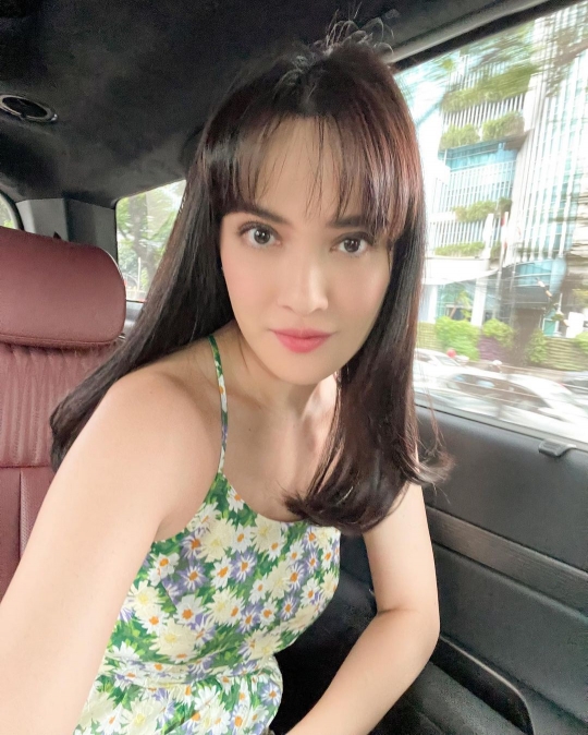 Cantiknya Shandy Aulia Pose di Dalam Mobil, Netizen 'Seperti Masih Gadis'