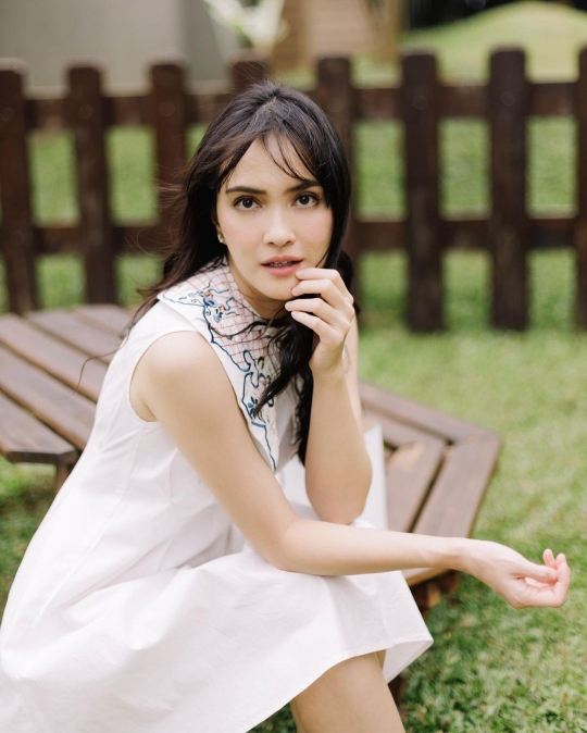 Cantiknya Shandy Aulia Pose di Dalam Mobil, Netizen 'Seperti Masih Gadis'