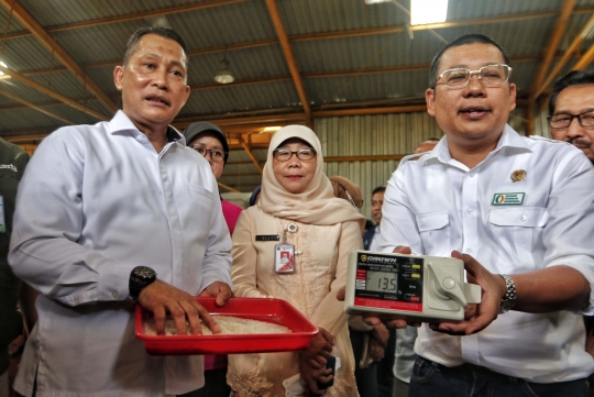 Sidak ke Pasar Induk Beras Cipinang, Budi Waseso Temukan Beras Bulog di Oplos