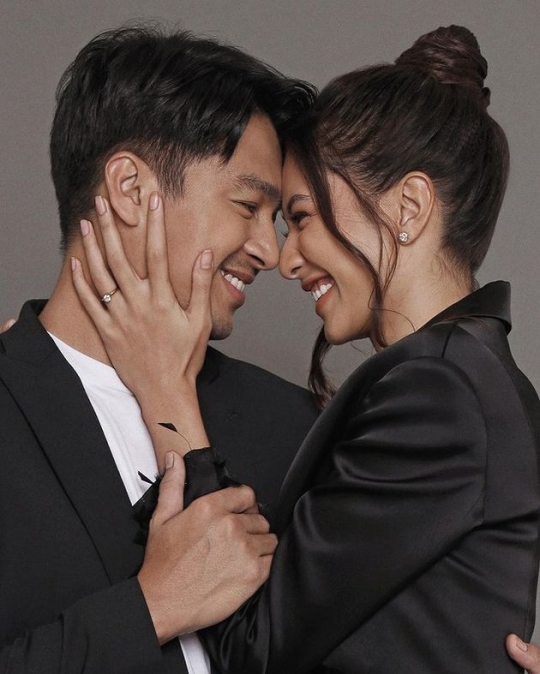 Akhirnya Dirilis, Ini 5 Potret Mesra Prewedding Mikha Tambayong dan Deva Mahenra
