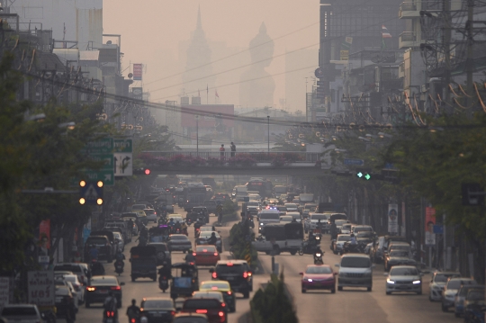 Begini Buruknya Polusi Udara di Bangkok, Bikin Mata Panas dan Susah Bernapas